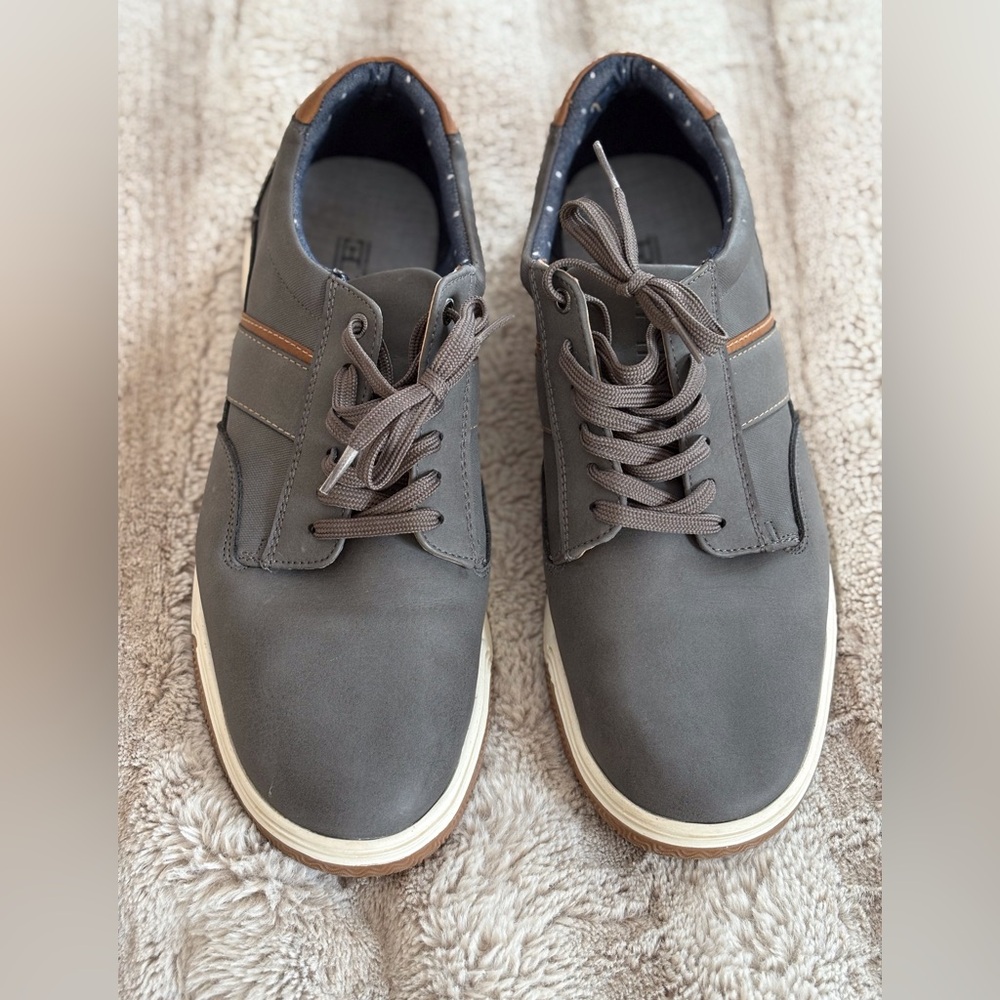 RYE Gray Leather Round Toe Lace Up Dress Sneaker